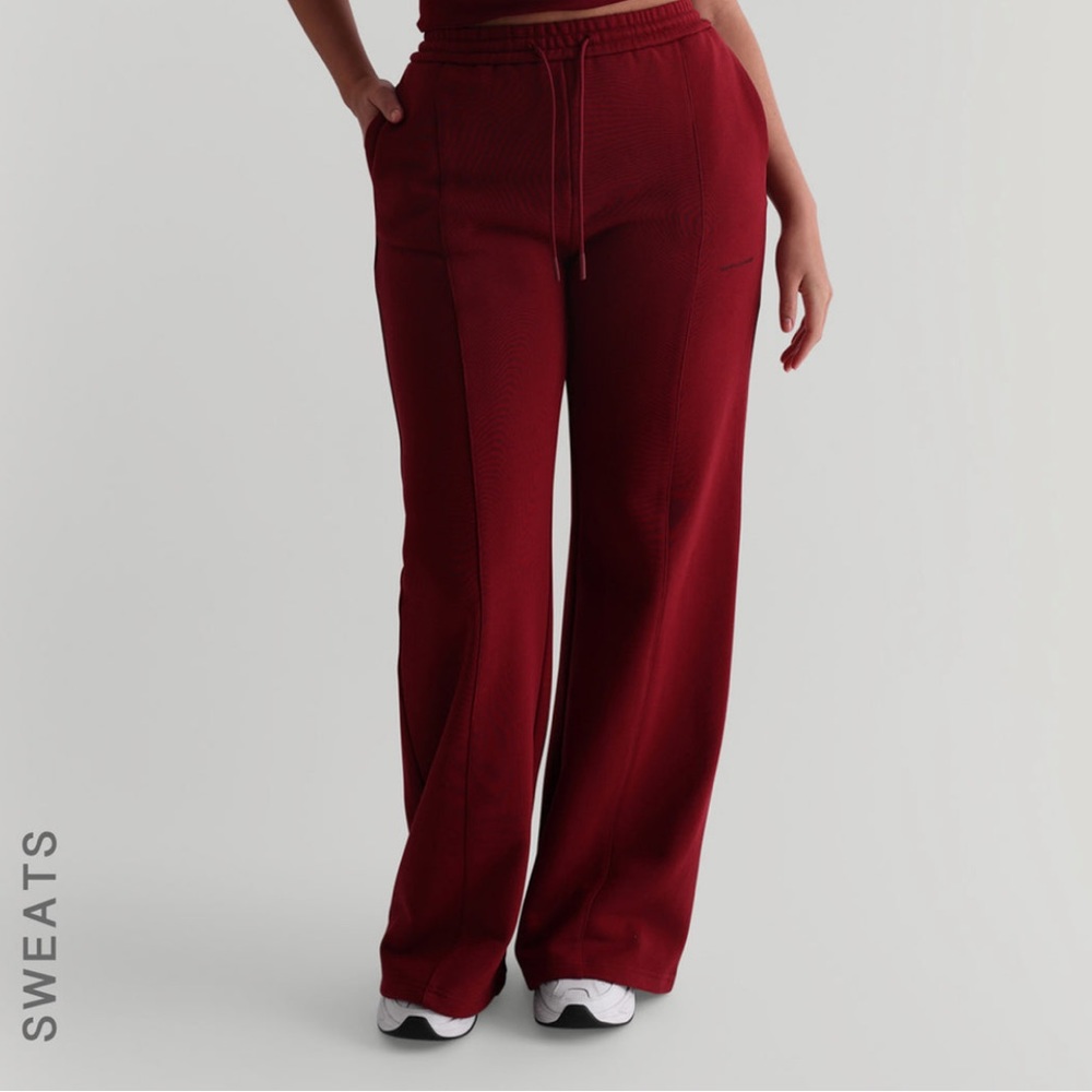 MyOutfitOnline Structured Wide Leg Sweatpants in Wine